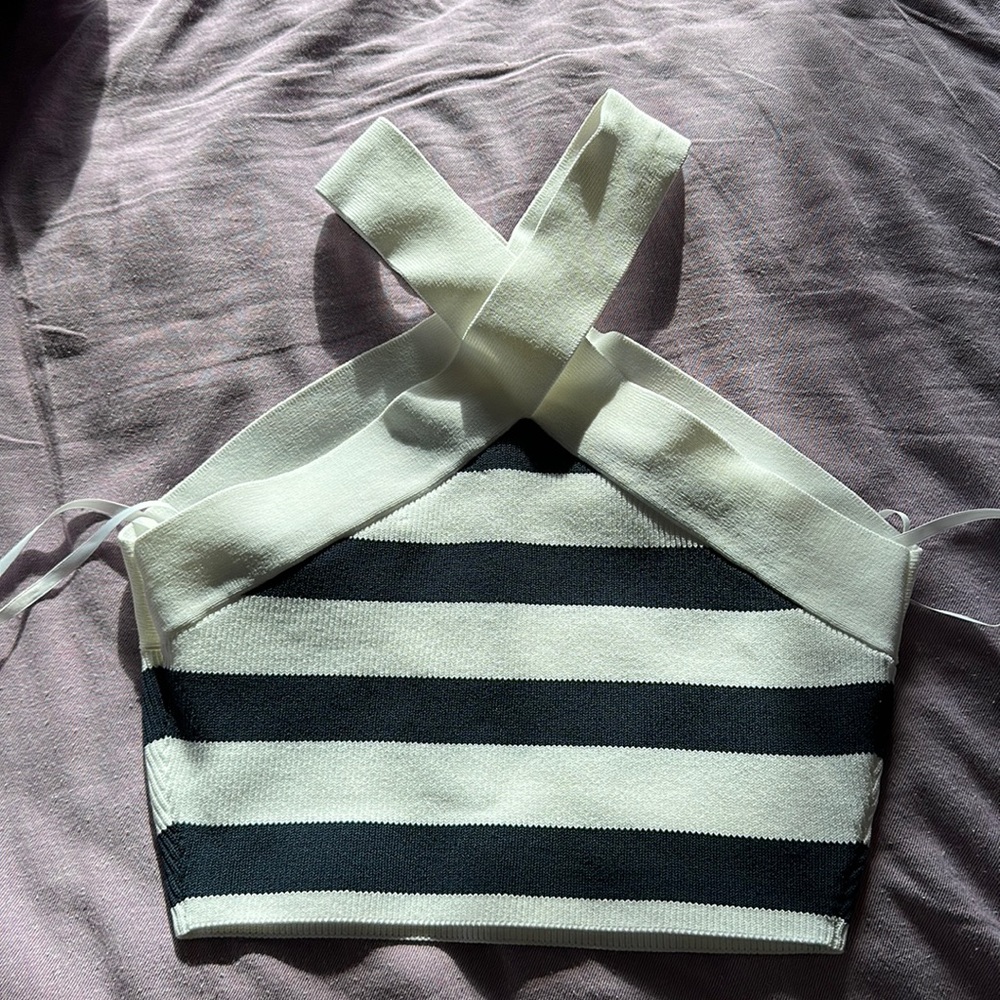 Babaton crop top cross neck, size s